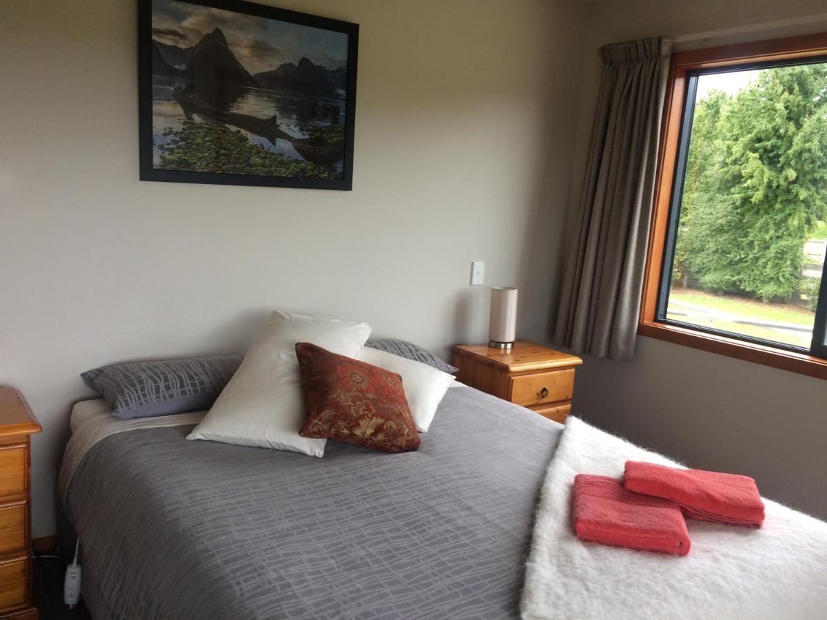 Acheron Cottages Manapouri Exteriör bild