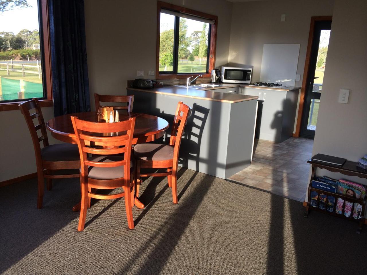 Acheron Cottages Manapouri Exteriör bild
