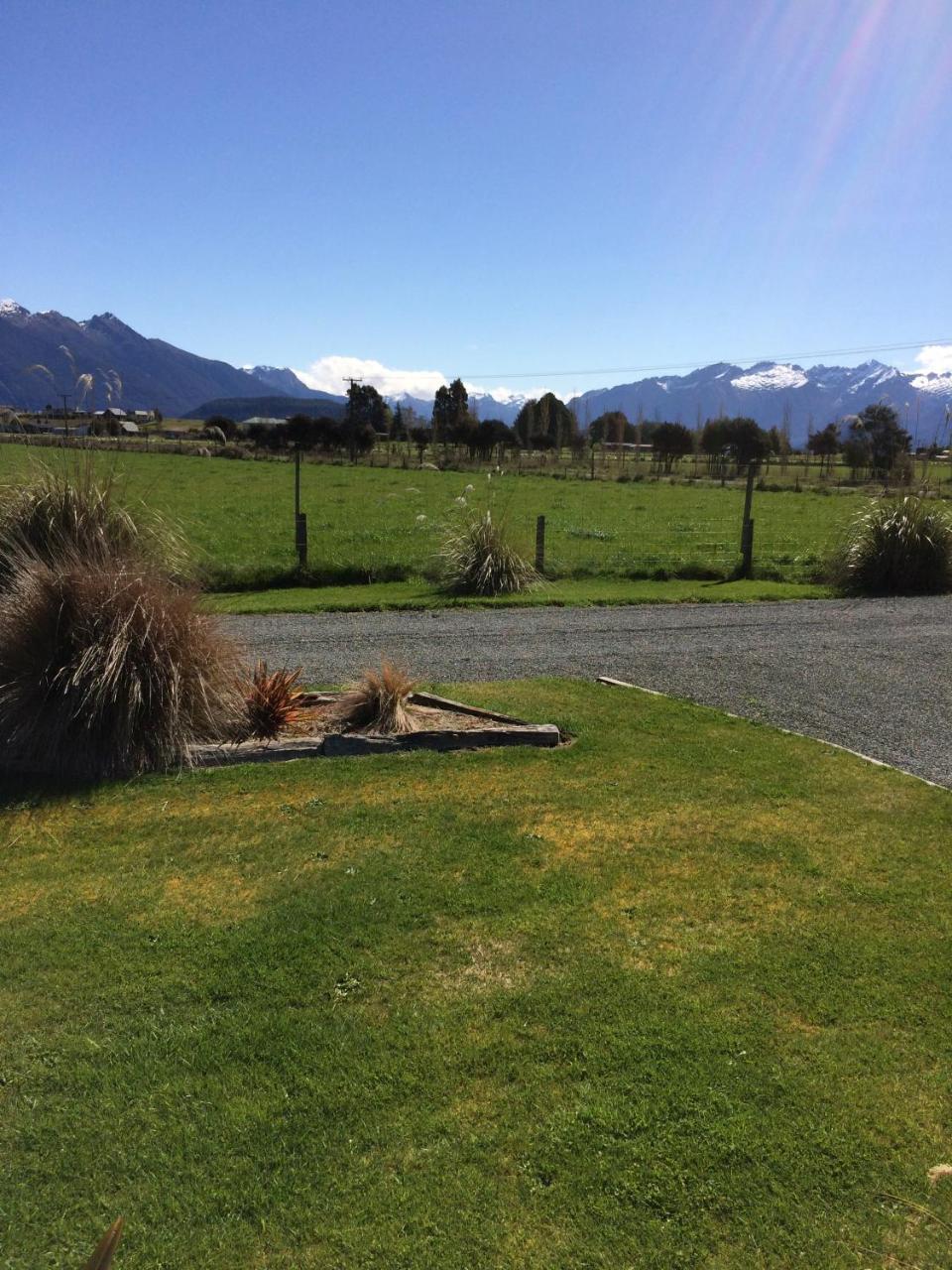 Acheron Cottages Manapouri Exteriör bild